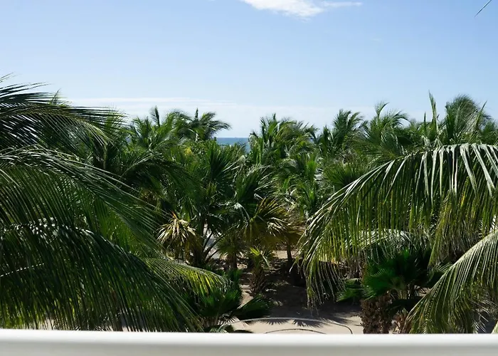 Departamentos y cabañas a pie de playa -Baraka Beach Club Mazatlán