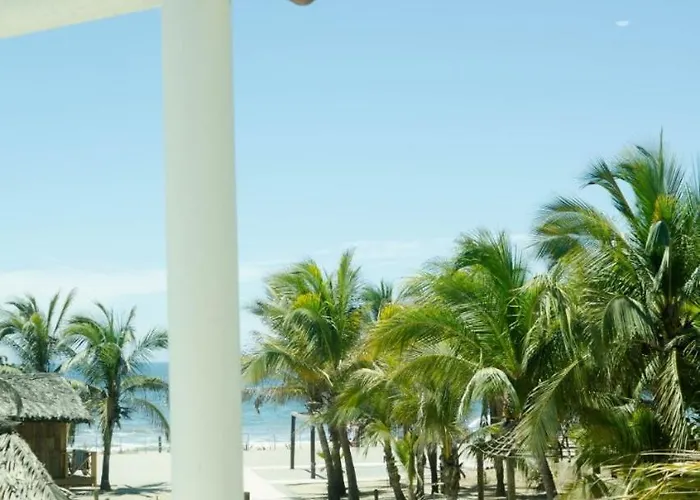 Departamentos y cabañas a pie de playa -Baraka Beach Club Mazatlán